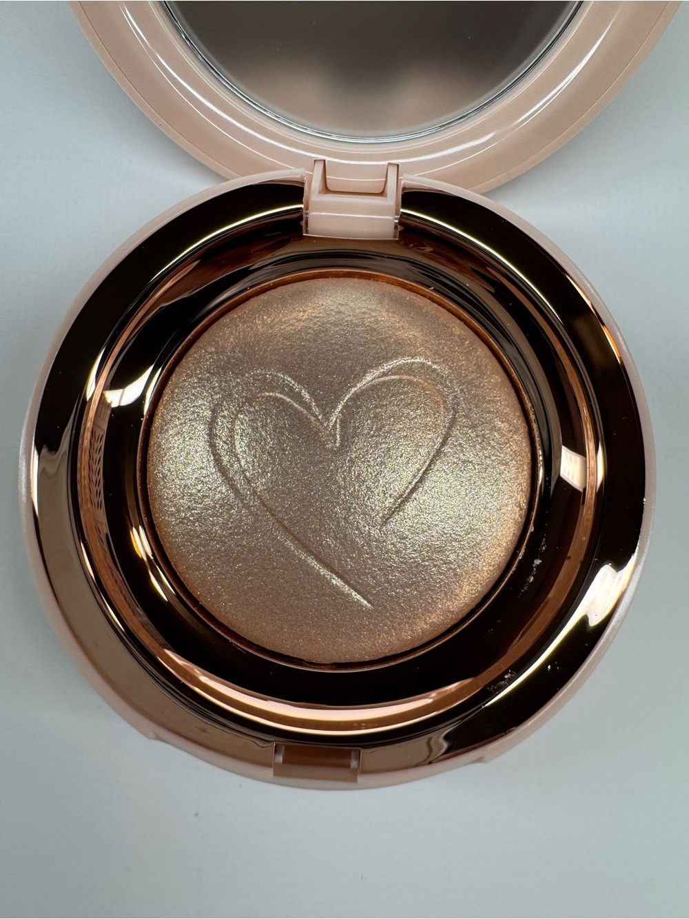 Shimmering Highlighter Compact - Champagne Glow